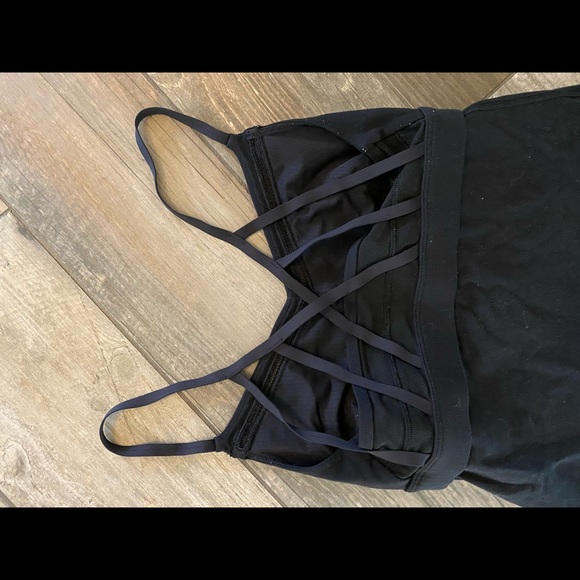 Black lululemon tank - Picture 4 of 6